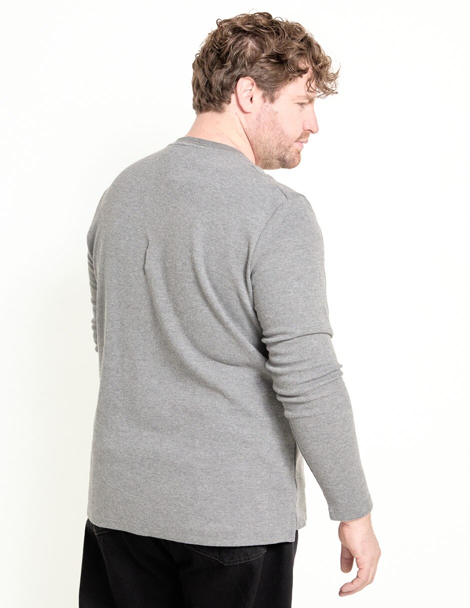 Playera cuello henley para hombre