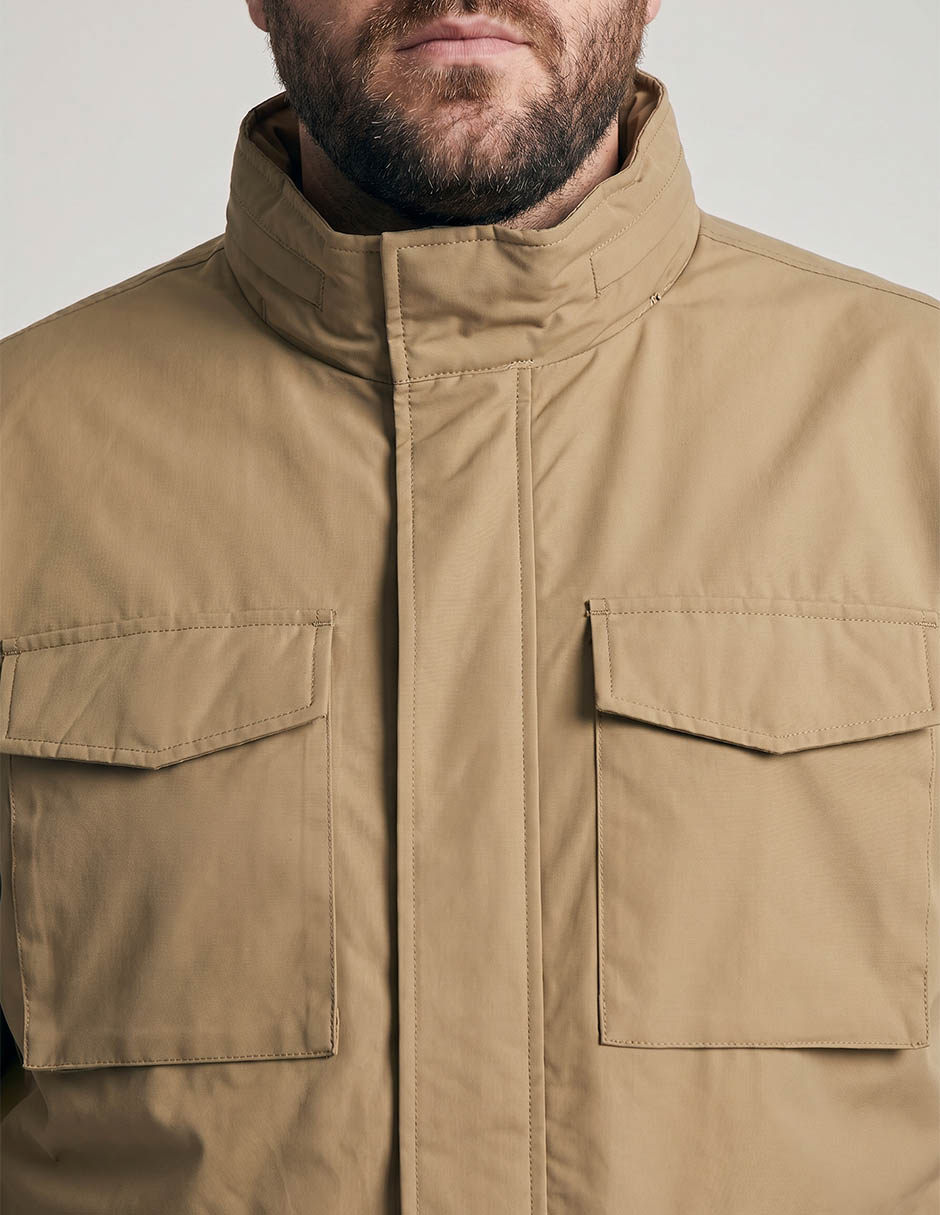 Chamarra con capucha para hombre 4